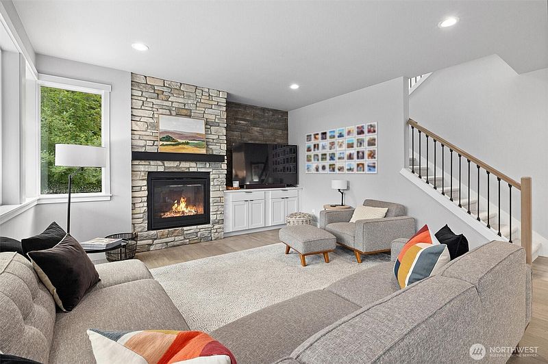 4th image of 7517 188th Street SE