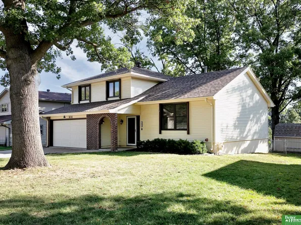 906 Chisholm Trl, Papillion, NE 68046