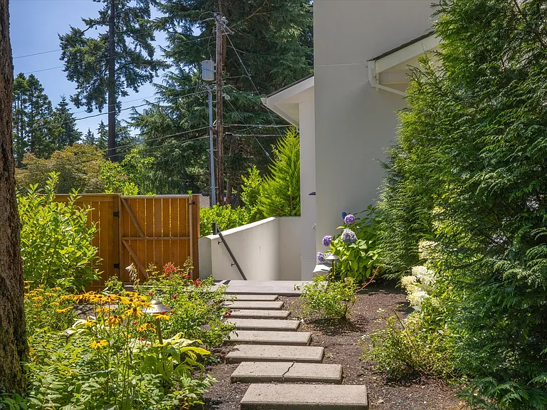 825 Ellis Ave — Photo 17