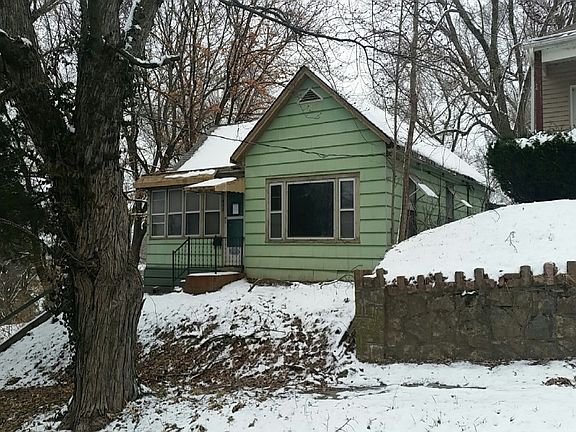 2nd image of 402 W Poulin St