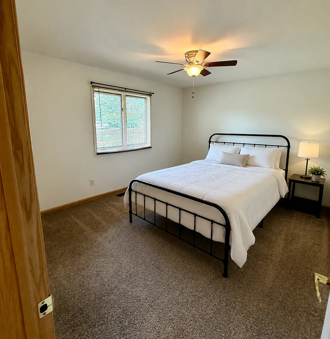 2 bed, 1555 sqft, $995 — Photo 1
