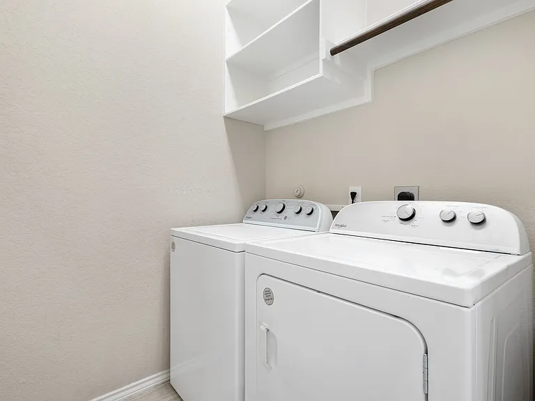 2434 Valencia Crst — Photo 6