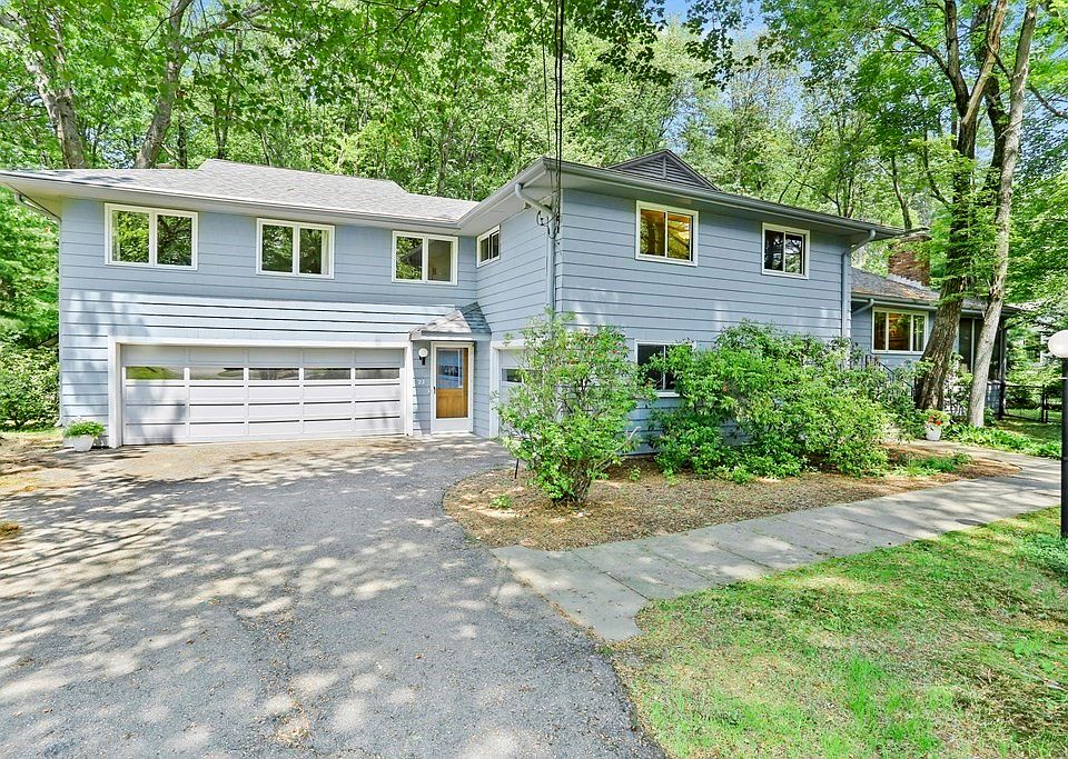 1st image of 23 Suzanne Rd