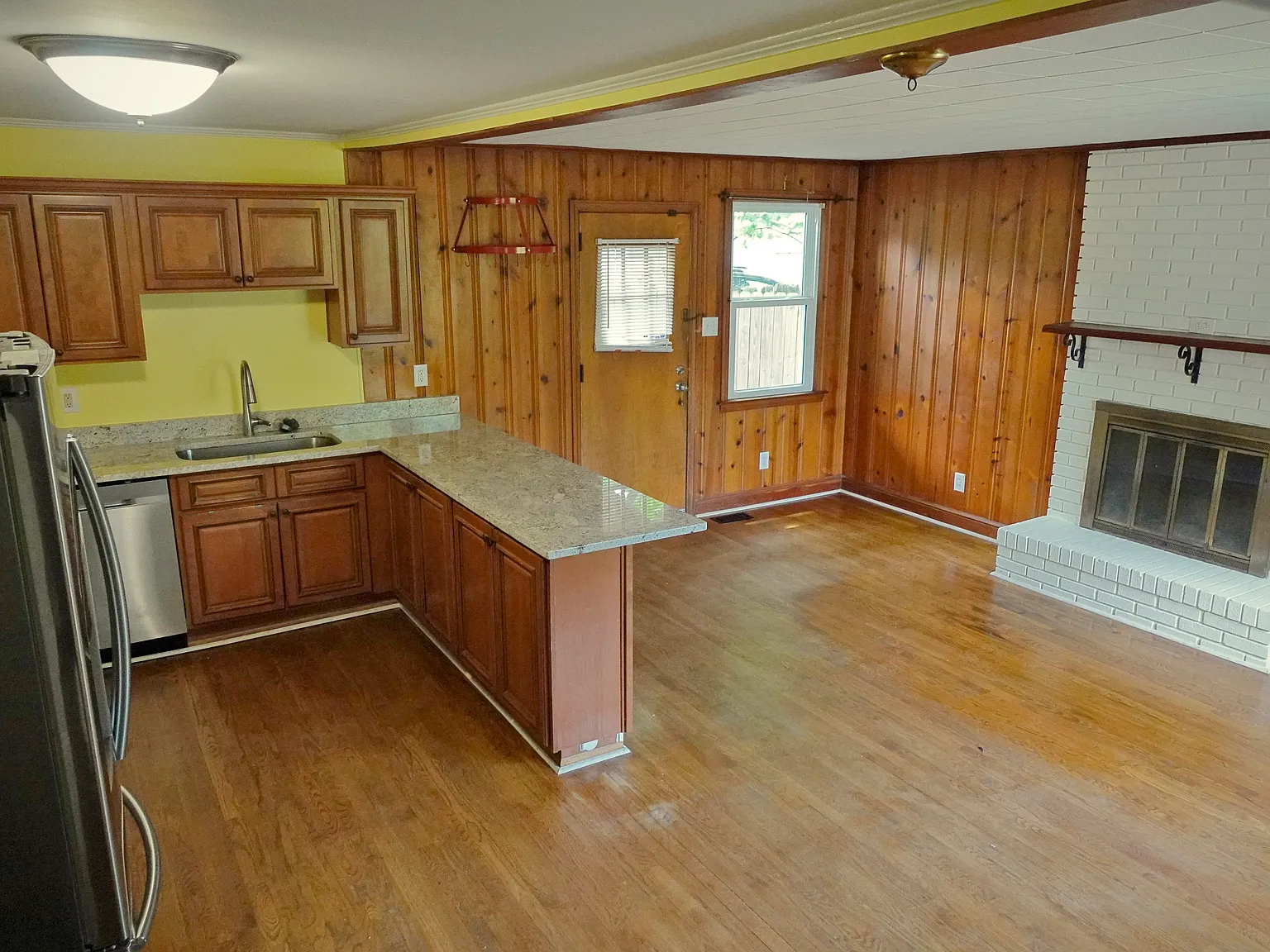 3 bed, 1346 sqft, $2,350 — Photo 3