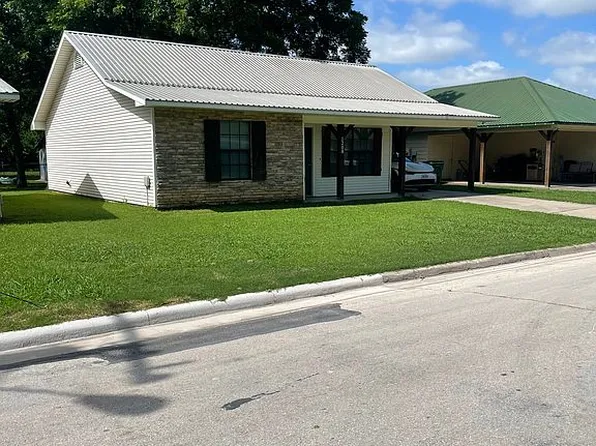 1208 Moss St, Gainesville, TX 76240