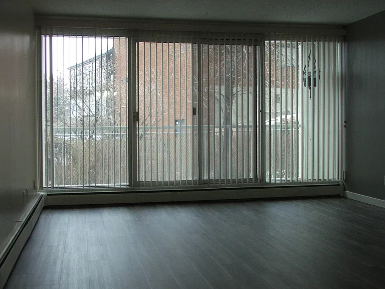 1941 Mayor Magrath Dr S — Photo 11