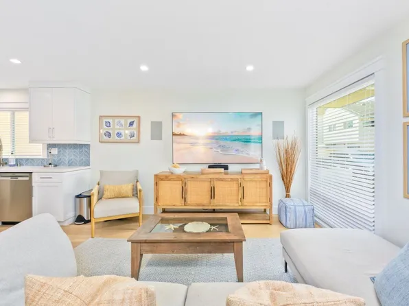 206 Adams St APT A, Newport Beach, CA 92661