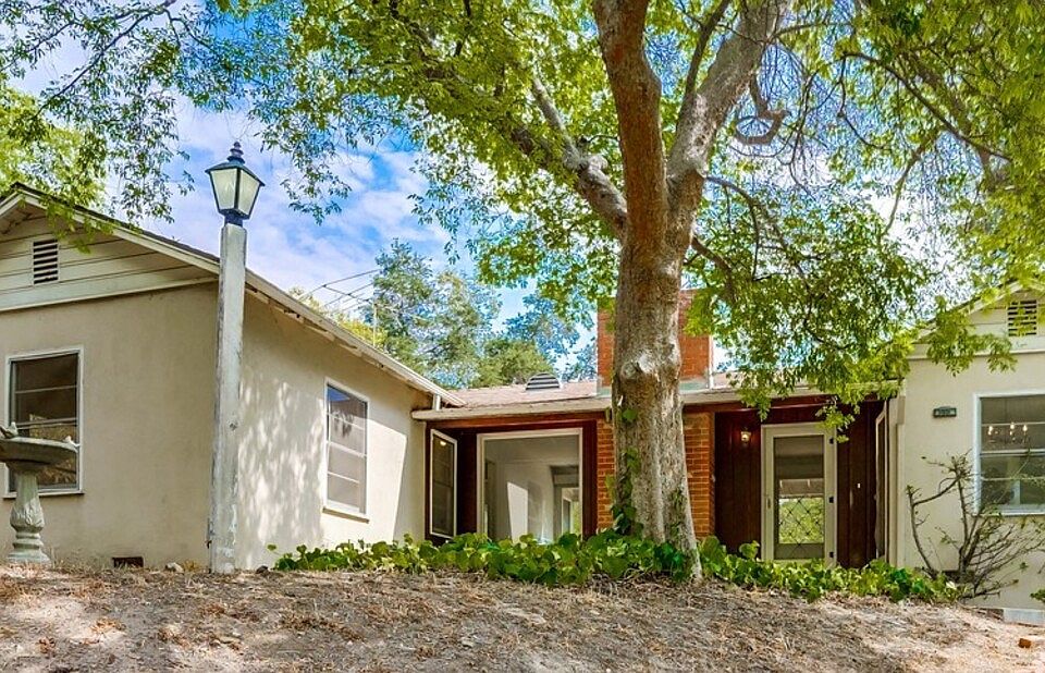 1st image of 595 Glen Holly Dr