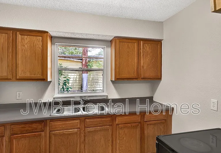 1943 Hardee St #1 — Photo 2
