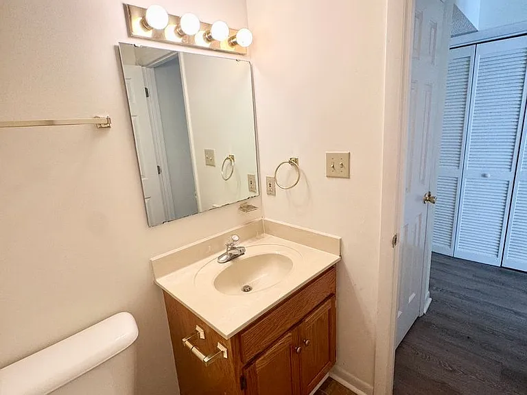 1100 Pine St #B — Photo 14