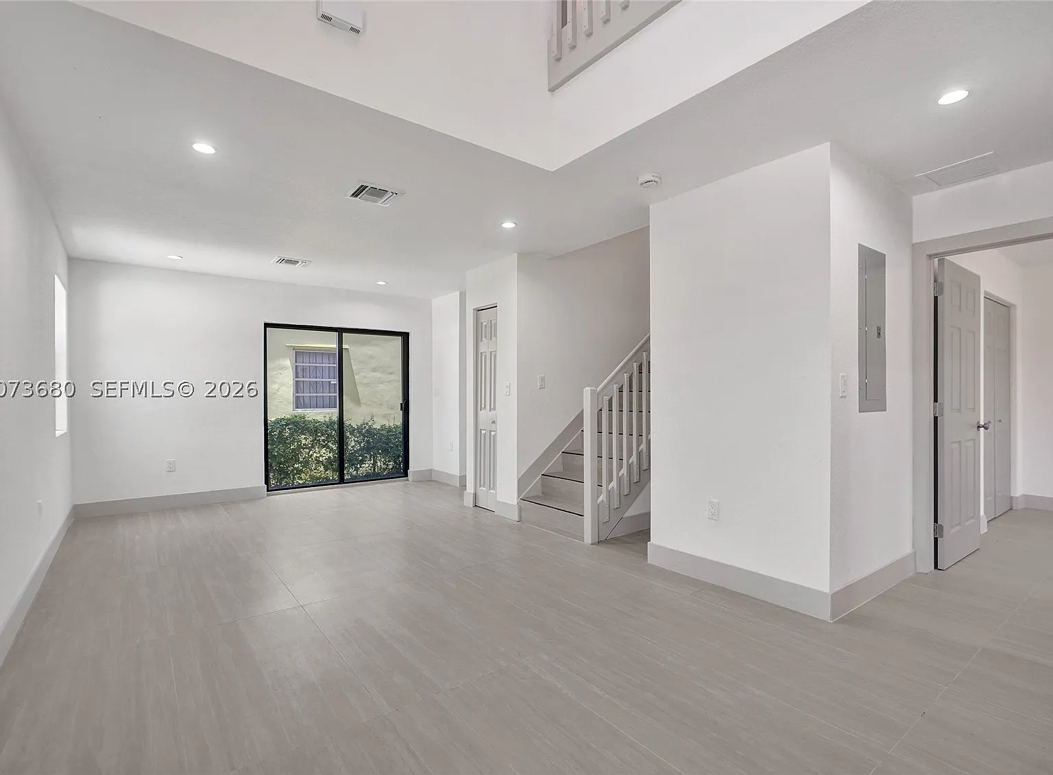 3 bed, 3.0 bath, 1500 sqft, $3,300 — Photo 4