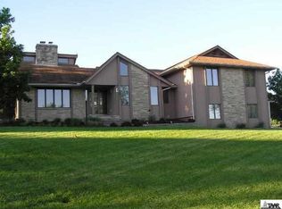 7155 SW Robins Dr, Topeka, KS 66610