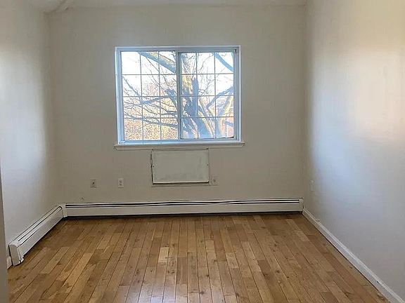 3rd image of 611 Hollywood Ave APT 3