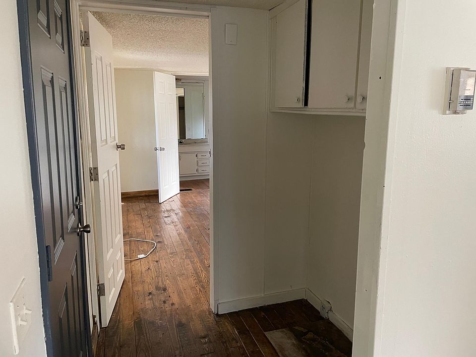 1st image of 608 Hayman St Trailer 5