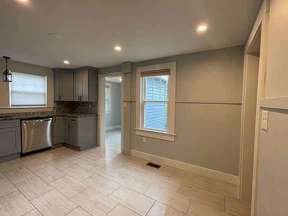 3rd image of 12 Riverview Rd