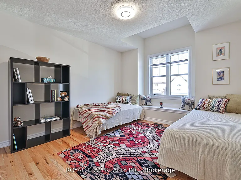 1246 Peelar Cres — Photo 19