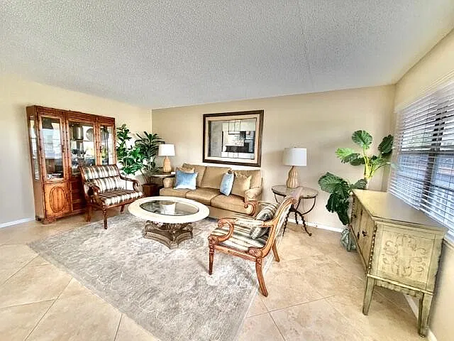 2 bed, 1.5 bath, 880 sqft, $1,550 — Photo 1