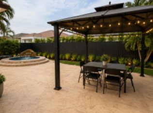 7821 NW 194th St, Hialeah, FL 33015