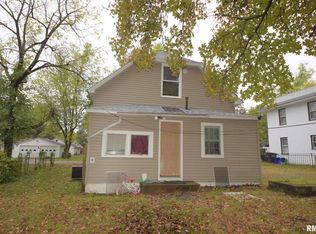 504 W Kennicott St, Carbondale, IL 62901