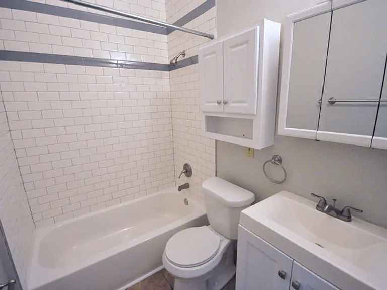 1518 Worthington St #A — Photo 6