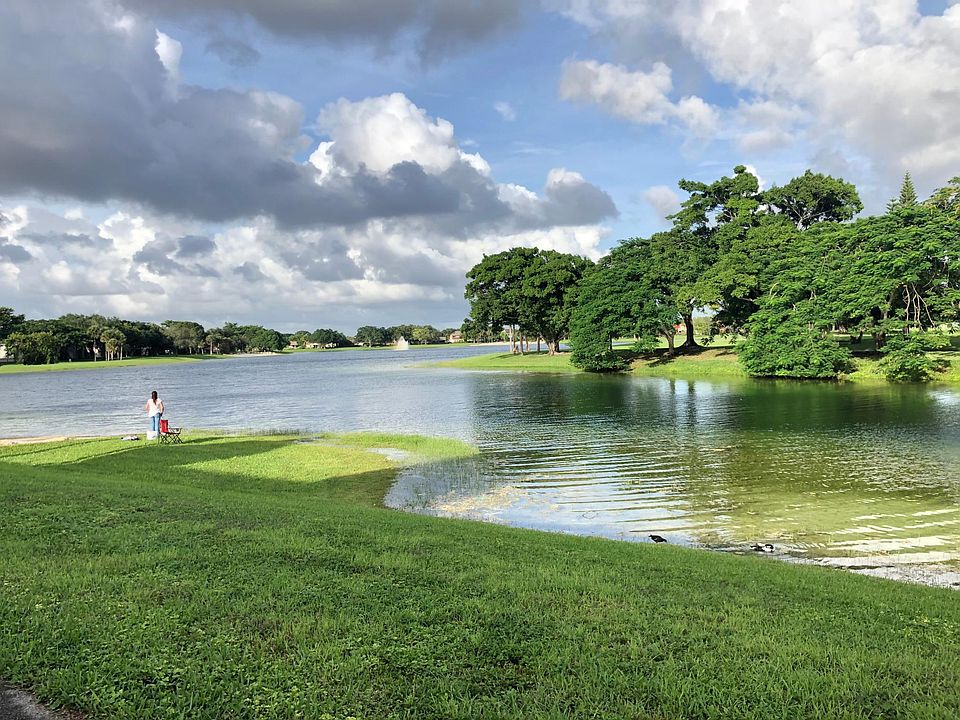 Lake/Trail