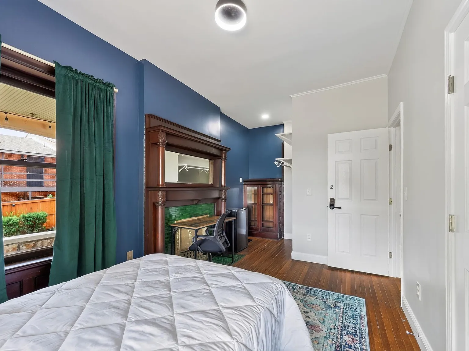 4 bed, 7.5 bath, 4452 sqft, $975 — Photo 1