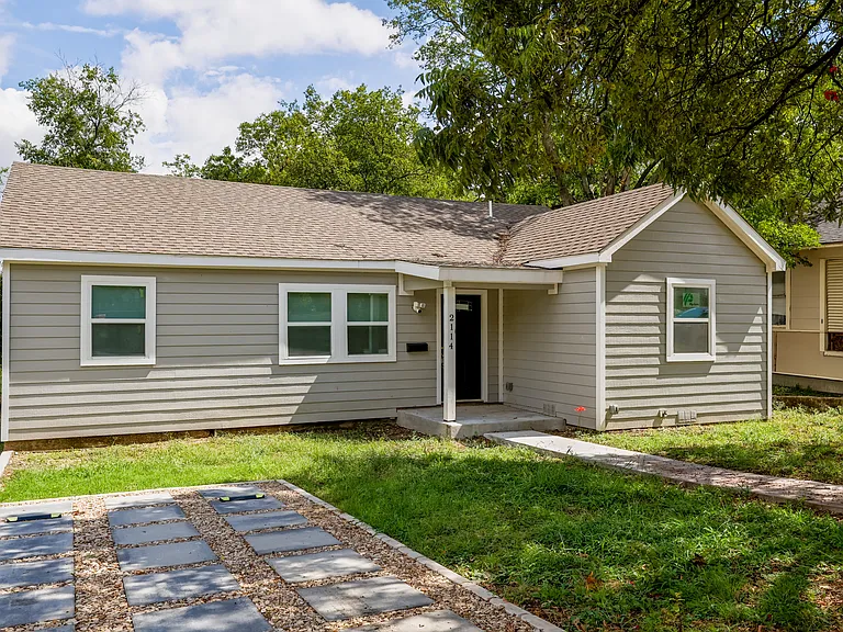 2114 Harlandale Ave — Photo 2