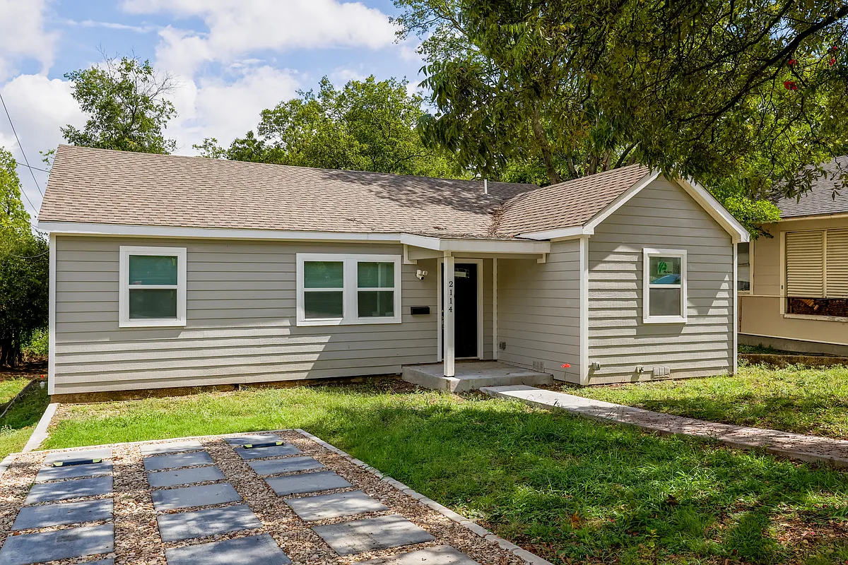 Building Photo - 2114 Harlandale Ave