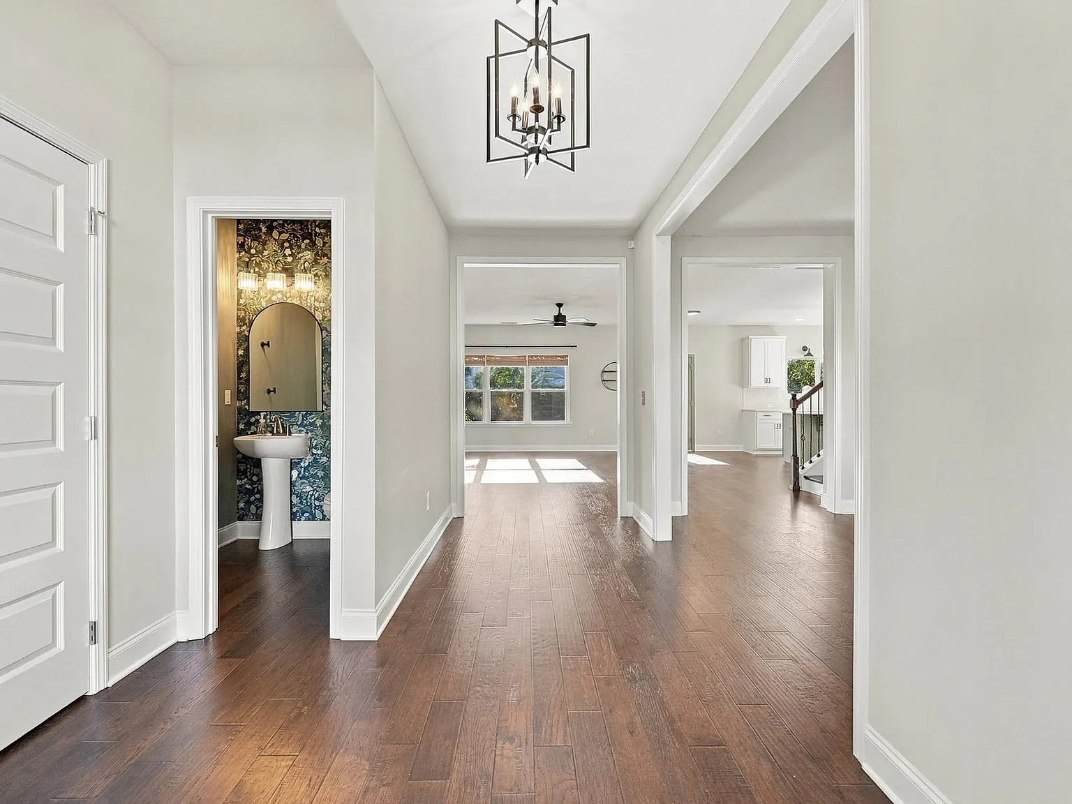 5 bed, 4246 sqft, $3,500 — Photo 2
