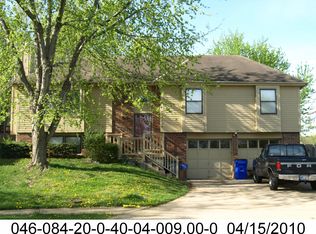 12424 S Seminole Dr, Olathe, KS 66062