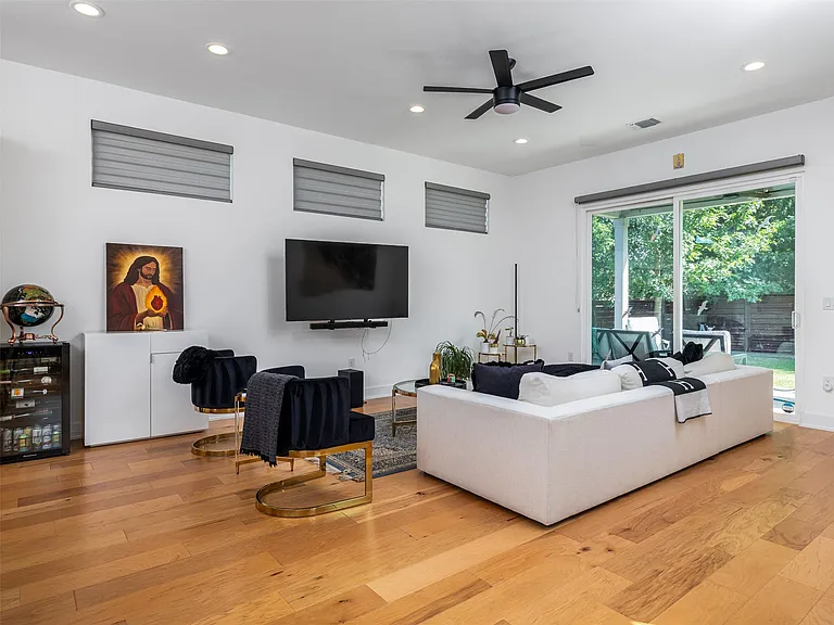 6309 Keegans Dr — Photo 8