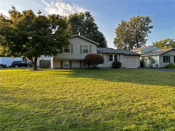 91 Meadowlark Dr, Penfield, NY 14526