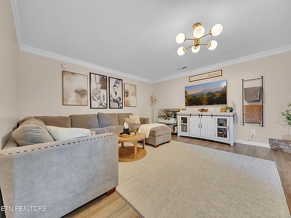 3rd image of 2504 Forest Valley Ln