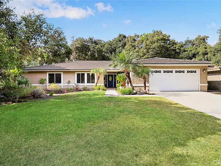 261 Oakhurst Ln — Photo 3