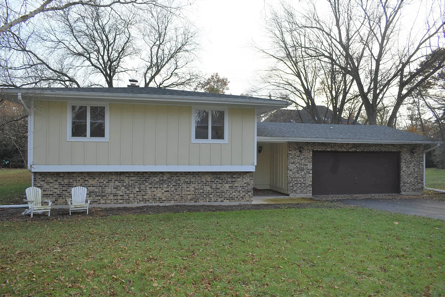 36W637 Hickory Hollow Dr photo 1