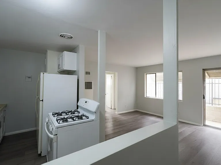 935 S Grand View St #2 — Photo 5