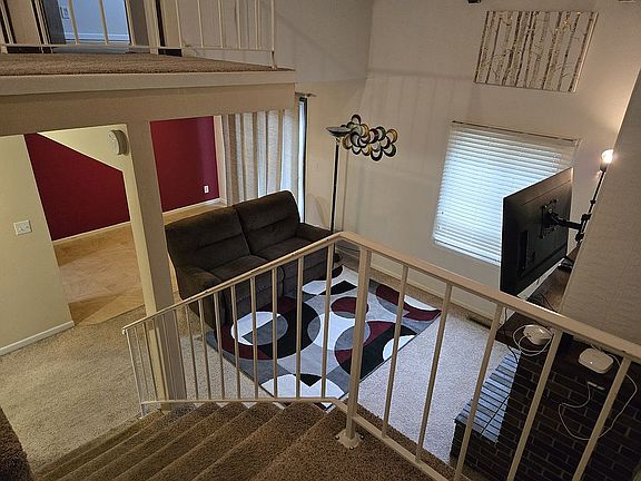 2nd image of 1403 Oakwood Dr APT 3