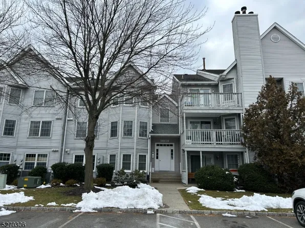 61 Quartz Ln, Paterson City, NJ 07501