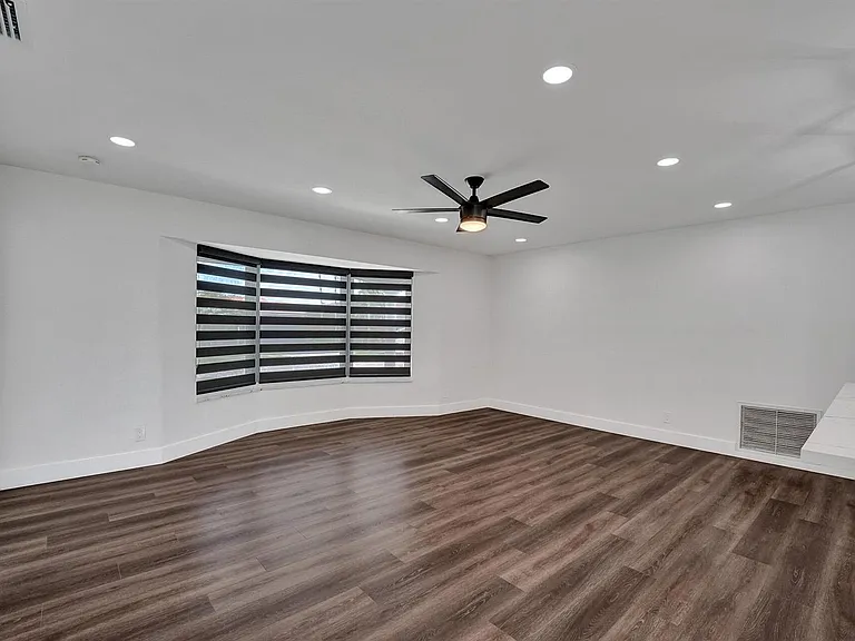 5011 Buchanan St — Photo 11