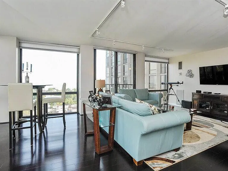 345 W Fullerton Pkwy — Photo 6