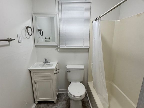 5th image of 106 E Maryland St
