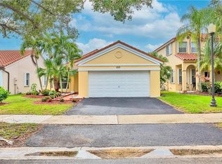 833 Falling Water Rd, Weston, FL 33326