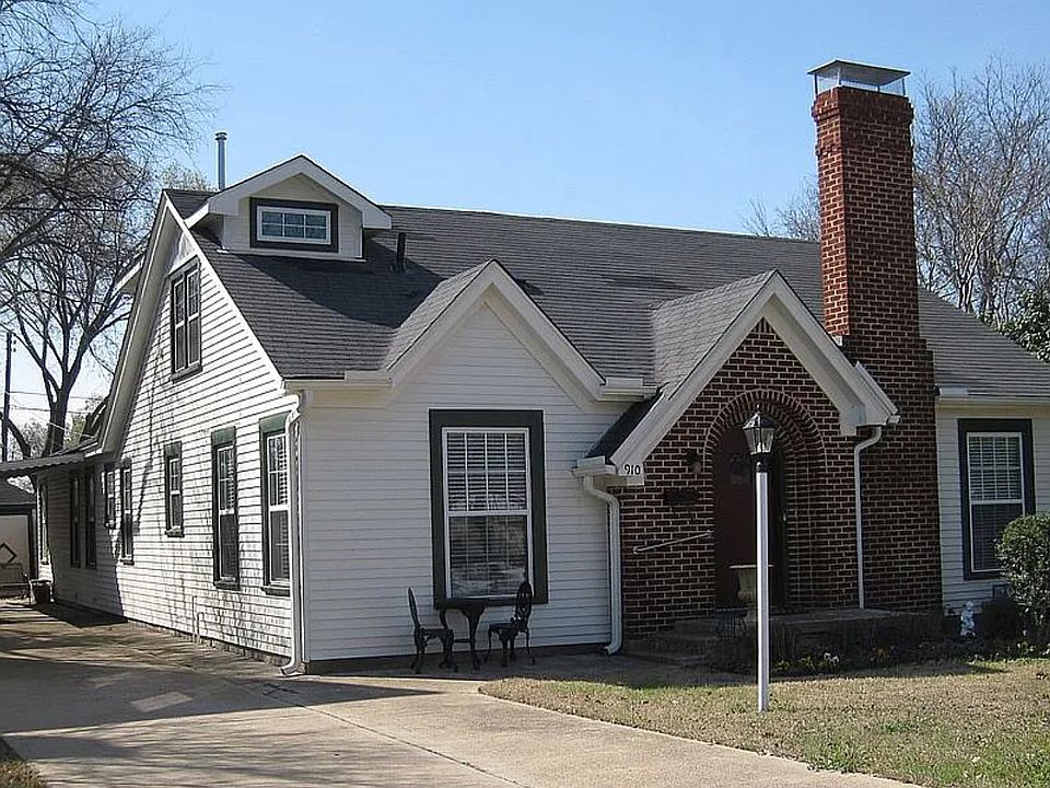 1st image of 910 W Avenue F