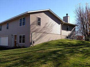 504 17th Ave NE, Waseca, MN 56093