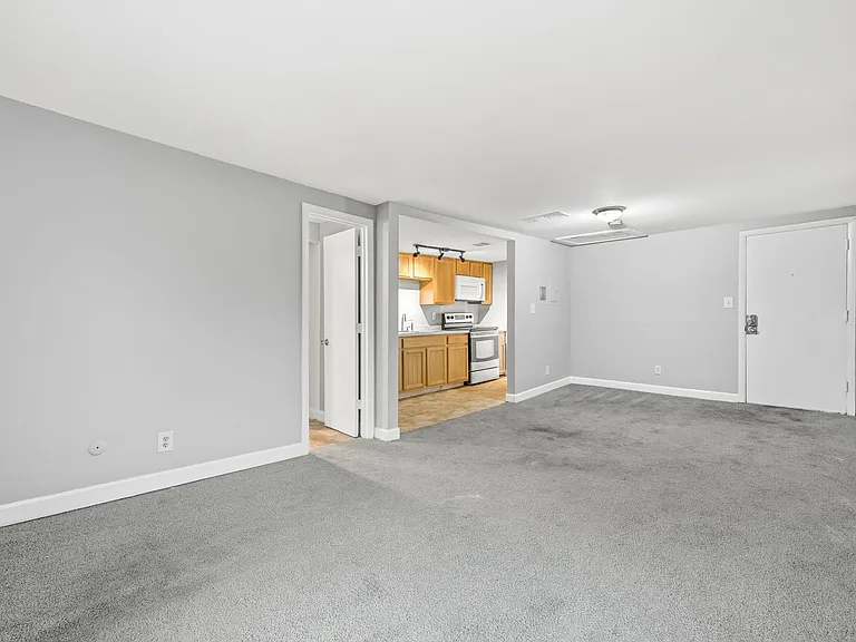 Balsam Avenue Apartments - The Courts — Photo 19