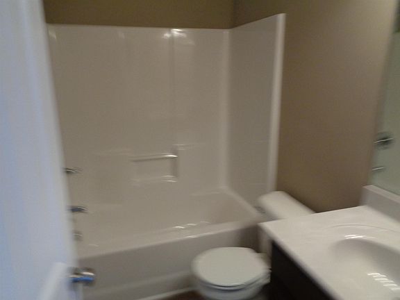 5th image of 810 Bradley St