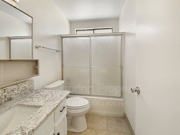 5th image of 940 W Graaf Ave APT B