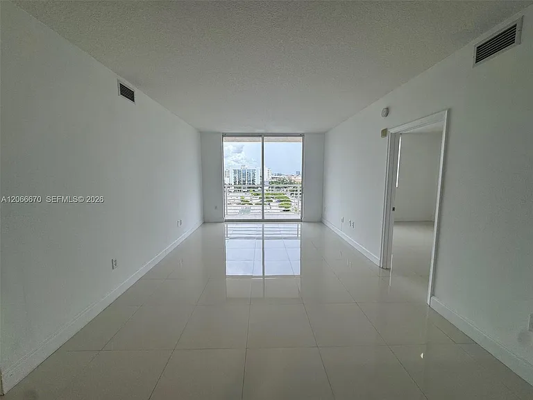 18800 NE 29th Ave #1005 — Photo 4