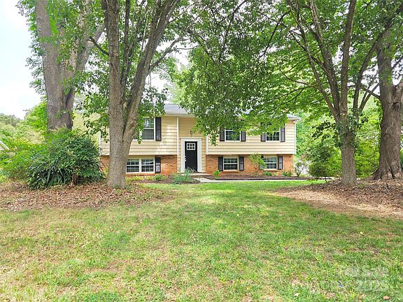 2nd image of 7021 Willow Bend Ln
