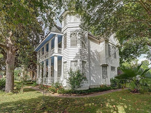 5th image of 203 Ramona St